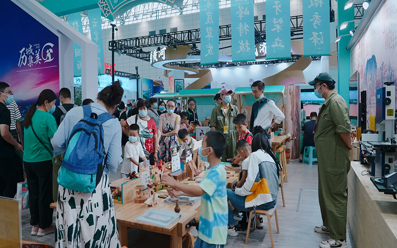 العارضون في معرض الصين الدولي التاسع عشر للصناعة الثقافية والمعرض التجاري Exhibitors of the 19th China International Cultural Industry Expo and Trade Fair