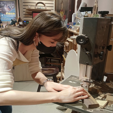 خشبية ولعب اطفال